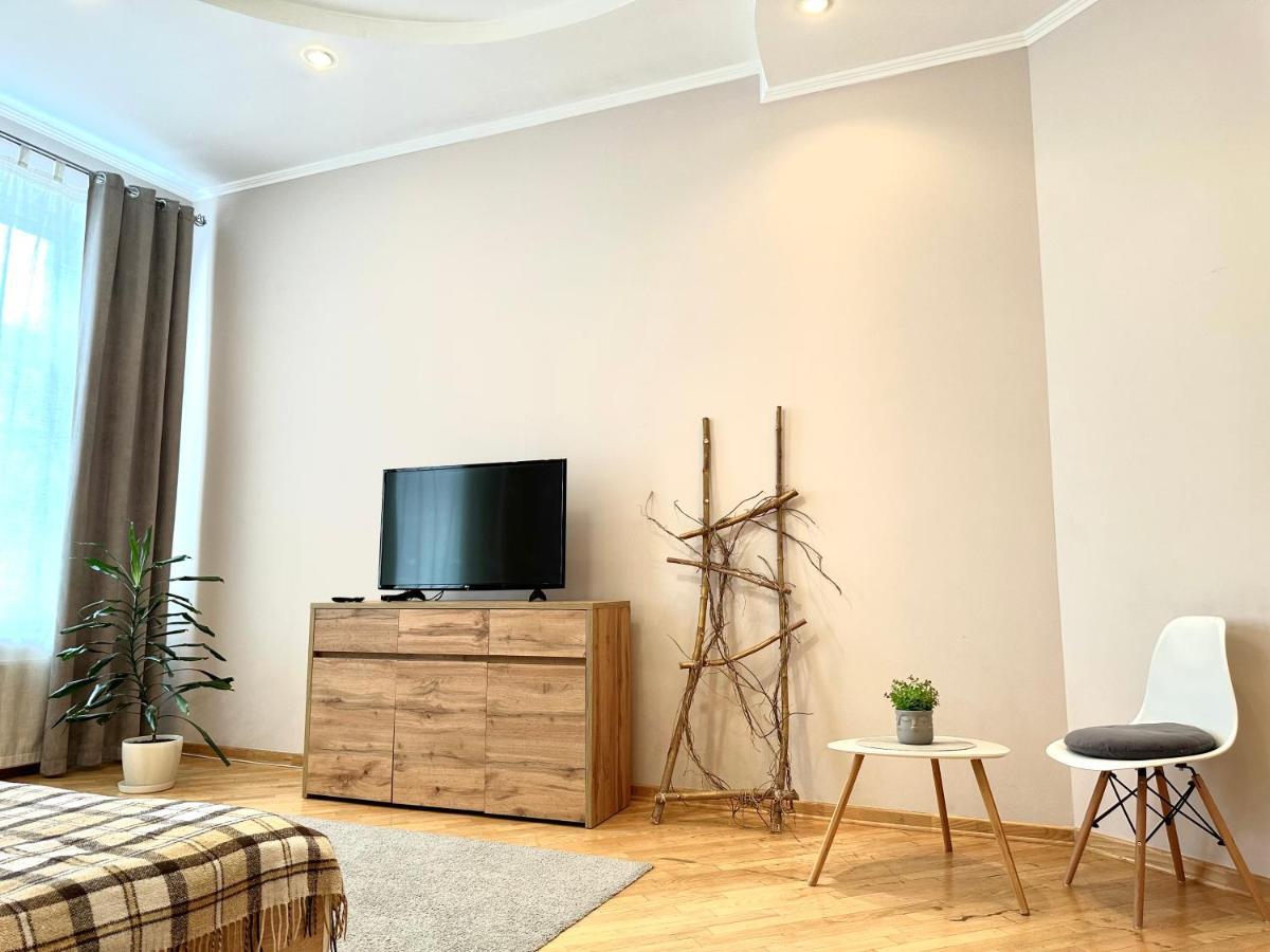Apartments In The City Center, Near A Theatre, Zlata Plaza Ривне Екстериор снимка