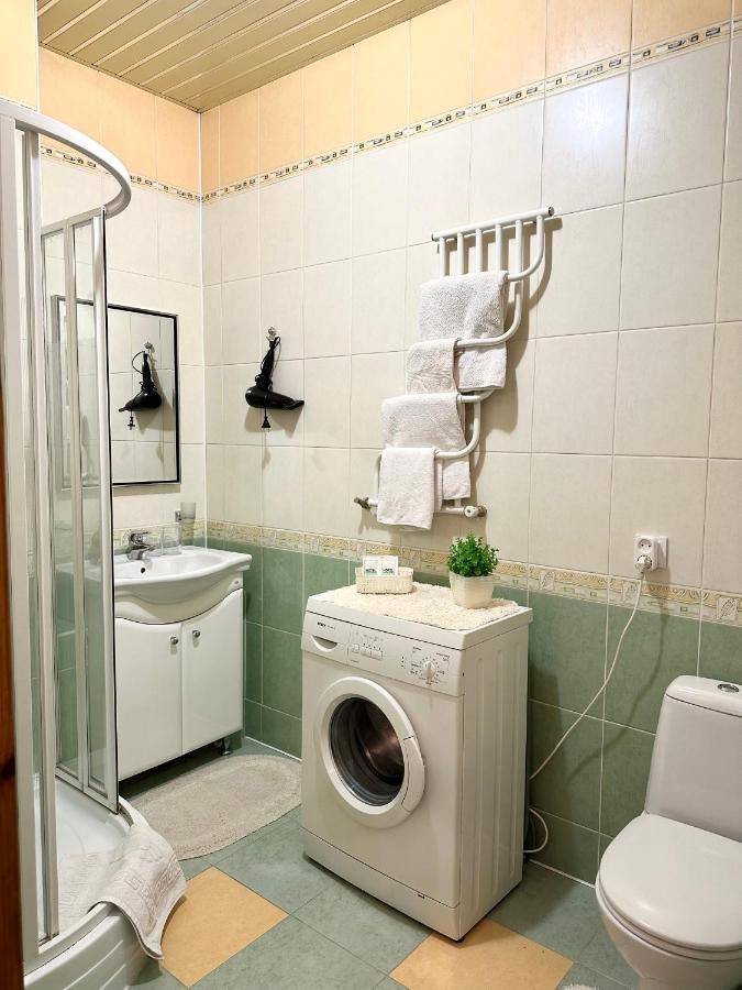 Apartments In The City Center, Near A Theatre, Zlata Plaza Ривне Екстериор снимка