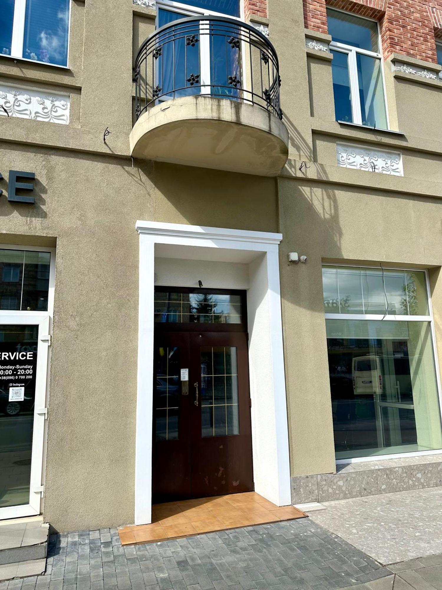 Apartments In The City Center, Near A Theatre, Zlata Plaza Ривне Екстериор снимка